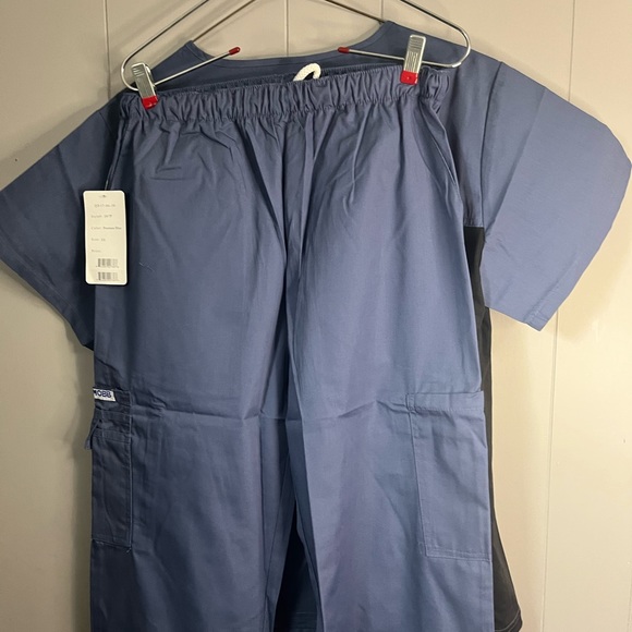 MOBB Unisex V Neck Scrub top and Drawstring Pants New. - Picture 9 of 14